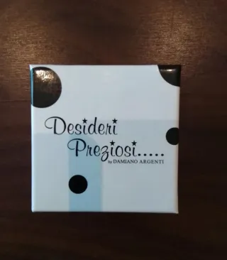 Collana in argento con ciondolo nero