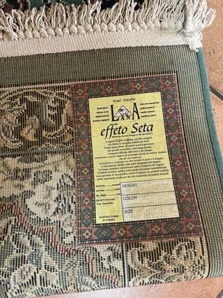 Tappeto decorativo verde con frange