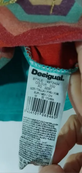 Camiseta Desigual con bordados dorados libélulas