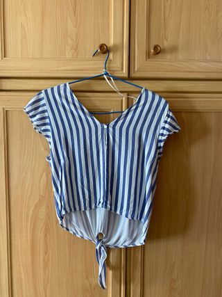 Blusa de rayas azul y blanco