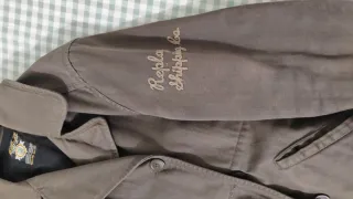 Chaqueta marrón de botones