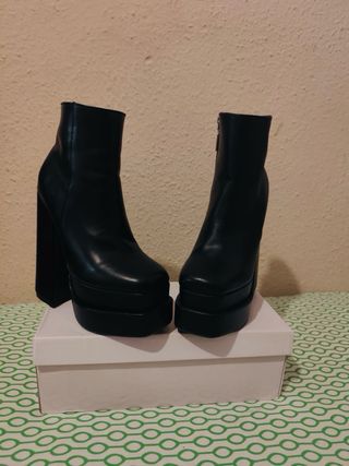 Botas altas negras con plataforma