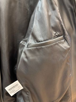 Cazadora efecto piel Zara negra