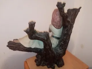 Figura Nadal Porcelana Mujer Árbol Flores ed. Limi