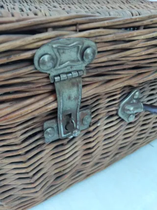 Cestino in vimini con manico in stile artigianale vintage anni '40