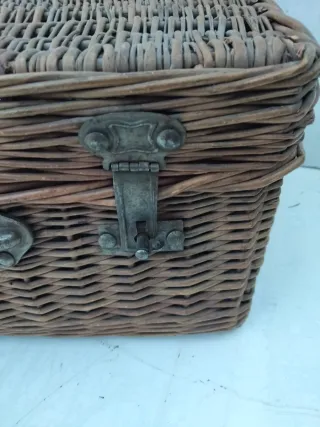 Cestino in vimini con manico in stile artigianale vintage anni '40