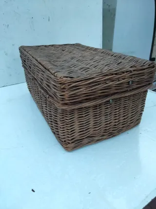 Cestino in vimini con manico in stile artigianale vintage anni '40