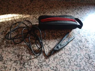 Plancha de pelo negra con funda