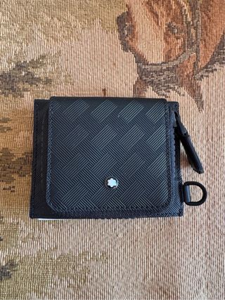 Tarjetero Montblanc con monedero de cremallera.