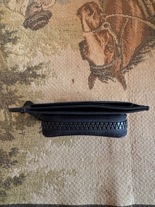 Tarjetero Montblanc con monedero de cremallera.