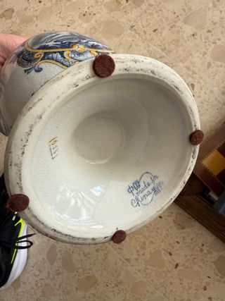 Jarrón porcelana con tapa estilo clásico