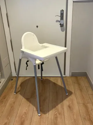 Trona bebé blanca y gris