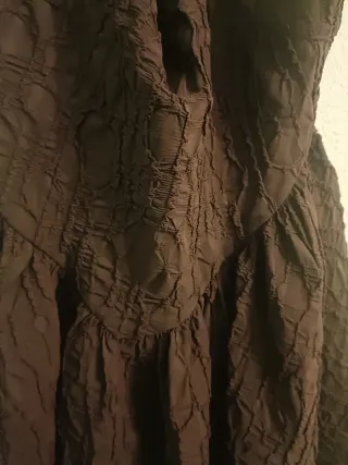 Vestido halter marrón de Zara.