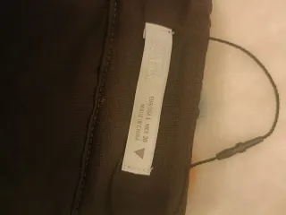 Vestido halter marrón de Zara.