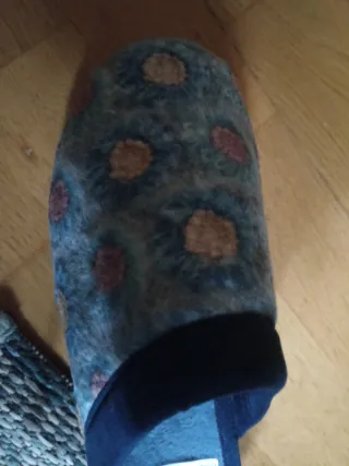 Zapatillas de casa azules con estampado