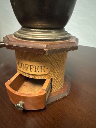 Molinillo de café antiguo