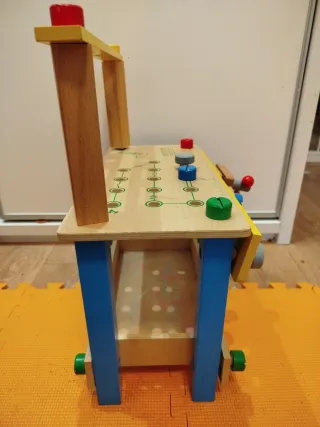 Mesa de trabajo de juguete de madera