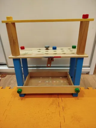 Mesa de trabajo de juguete de madera