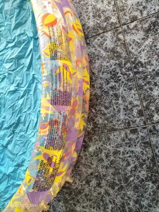 Piscina inflable infantil con diseño divertido