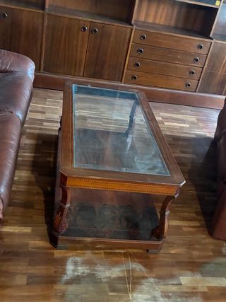 Mesa de centro de salón con cristal