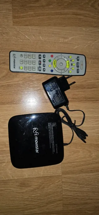 Decodificador Movistar con Mando y Cargador