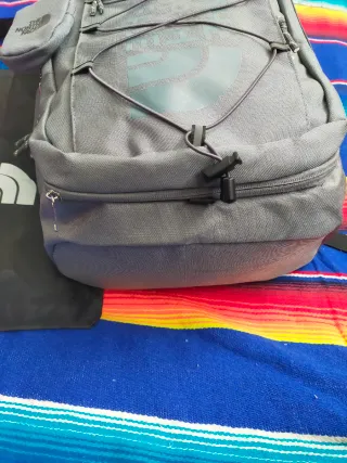 Mochila The North Face Gris