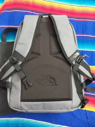 Mochila The North Face Gris