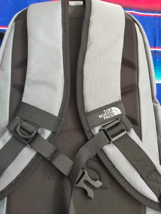 Mochila The North Face Gris