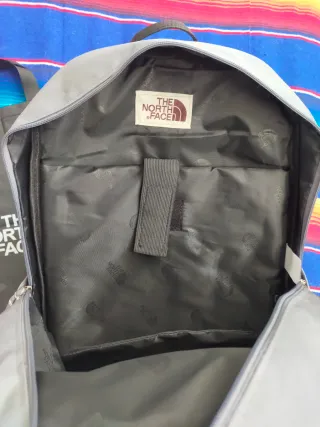 Mochila The North Face Gris