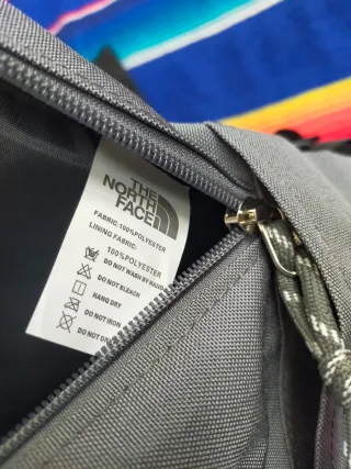 Mochila The North Face Gris