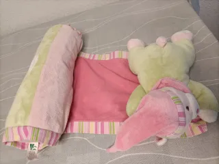 Cojín antivuelco para bebé