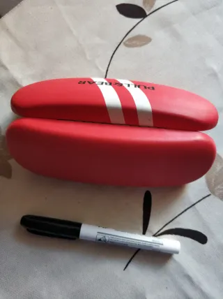 Funda Dura Gafas Pull&Bear Roja y Blanca