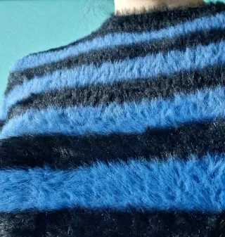 Jersey de pelo con rayas azules y negras