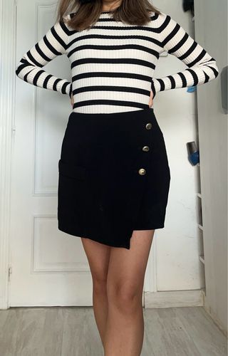 Falda pantalón Zara negra botones dorados