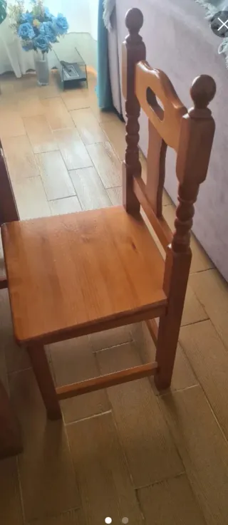 Mesa de comedor de madera y cristal