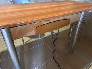 Mesa de cocina con 4 sillas