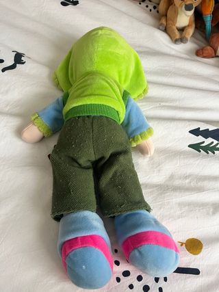 Muñeco Alex con capucha de rana