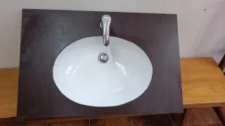 Lavabo bajo encimera con grifo