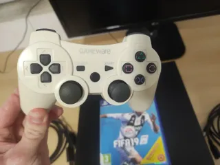 PS4 Fat 500GB + 2 mandos + cables