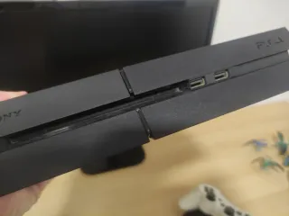 PS4 Fat 500GB + 2 mandos + cables