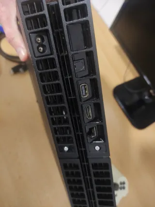 PS4 Fat 500GB + 2 mandos + cables