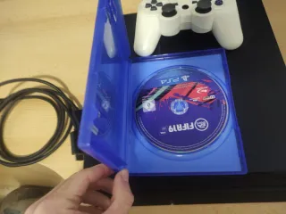 PS4 Fat 500GB + 2 mandos + cables