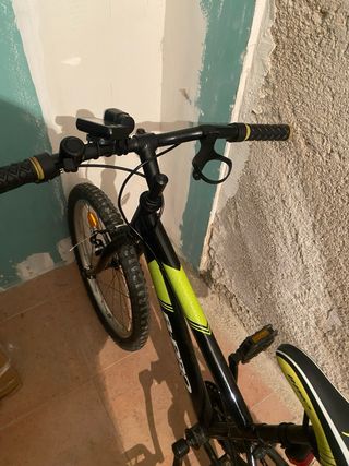 Bicicleta B-PRO Negra y Verde