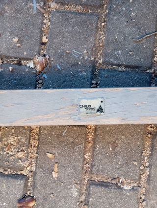 Silla infantil de madera azul