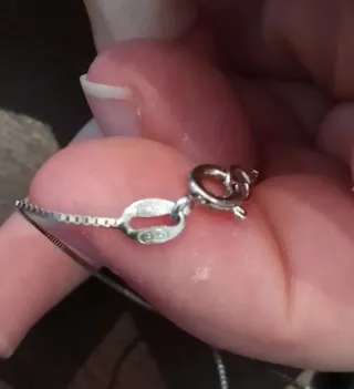 Collana in argento con ciondolo viola