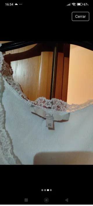 Camiseta blanca con encaje