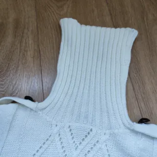 Jersey Stradivarius cuello alto trenzado