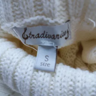 Jersey Stradivarius cuello alto trenzado