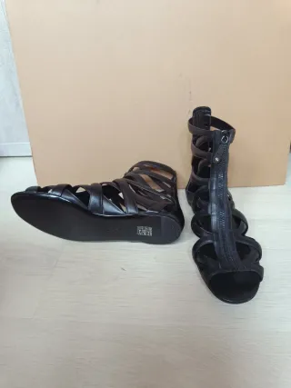 Sandalias Gladiador Gucci Cuero Negro T.40