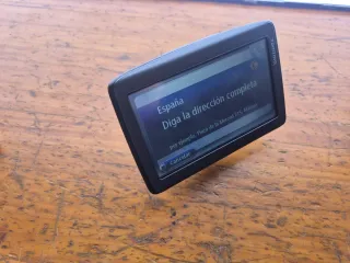 Tomtom 4EQ50 GPS con funda y cable